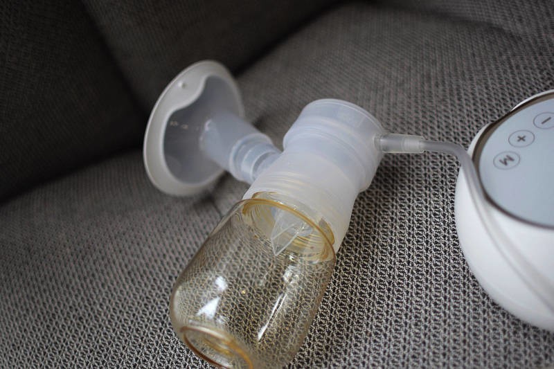 职场背奶妈妈的好帮手：羽轻UIQIN云感电动双边无痛吸奶器