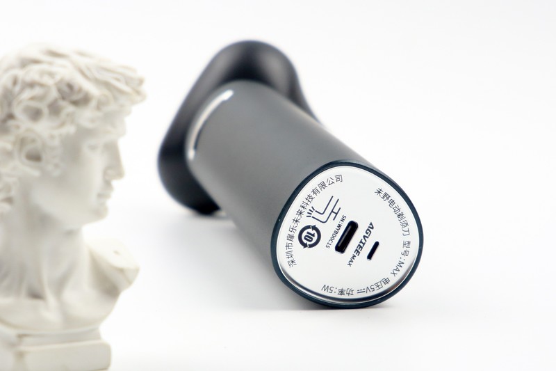 给你最丝滑的极限剃须体验——非常规的发烧性能未野剃须刀MAX