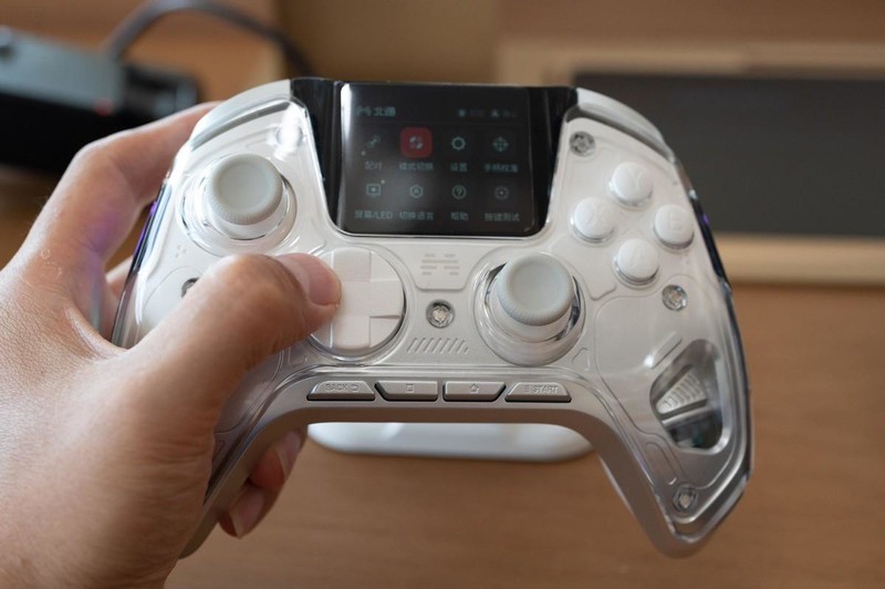 配置出众的智能手柄，北通鲲鹏50，玩家的战斗好搭档