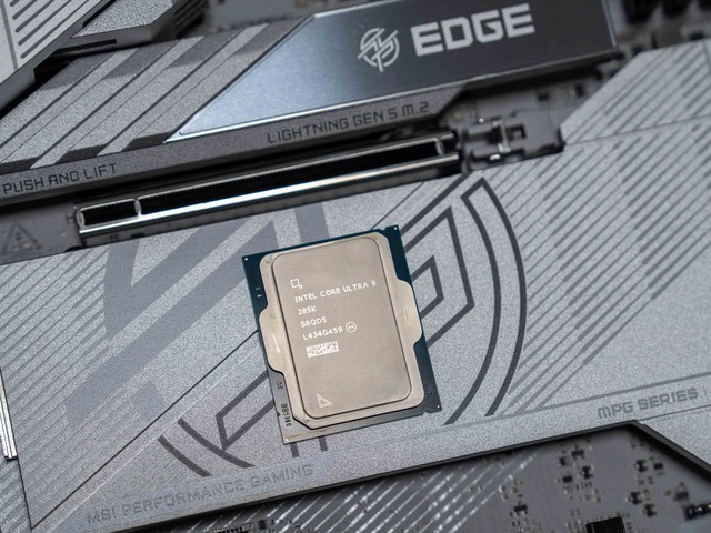 U9 285K降温5度，微星寒冰I360水冷偏移扣具对比测试