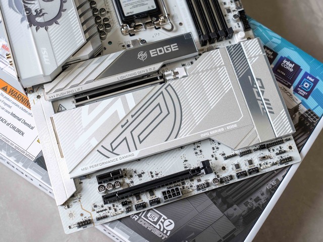 U9 285K降温5度，微星寒冰I360水冷偏移扣具对比测试