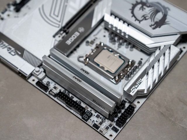 U9 285K降温5度，微星寒冰I360水冷偏移扣具对比测试