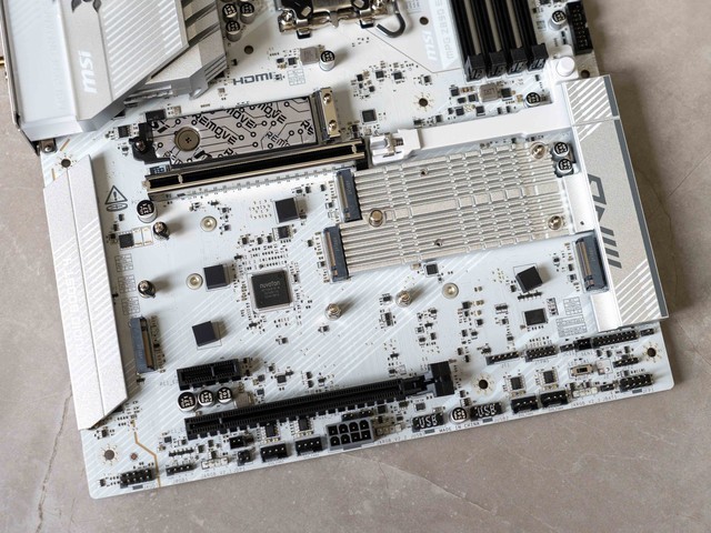 U9 285K降温5度，微星寒冰I360水冷偏移扣具对比测试