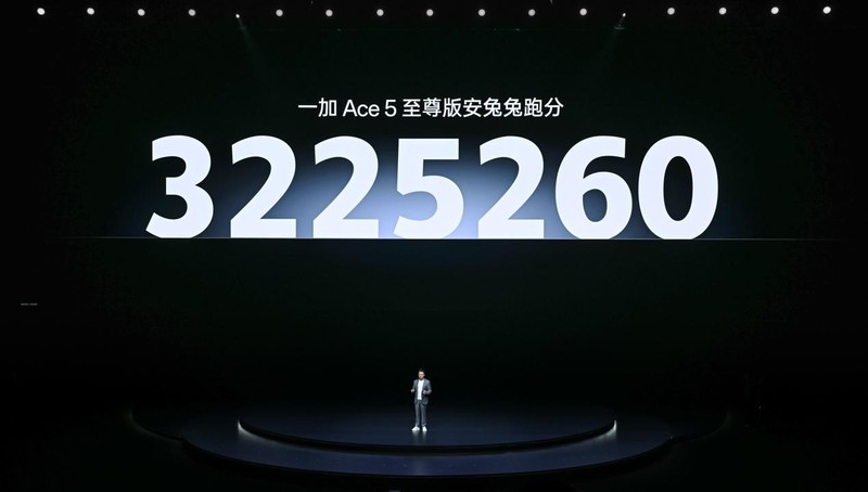 一加 Ace 5 至尊系列搭载「电竞三芯」 旗舰游戏体验远超同档