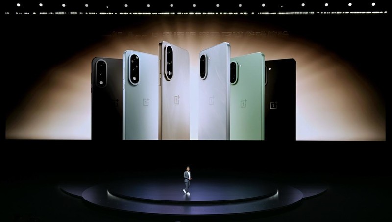 一加 Ace 5 至尊系列搭载「电竞三芯」 旗舰游戏体验远超同档