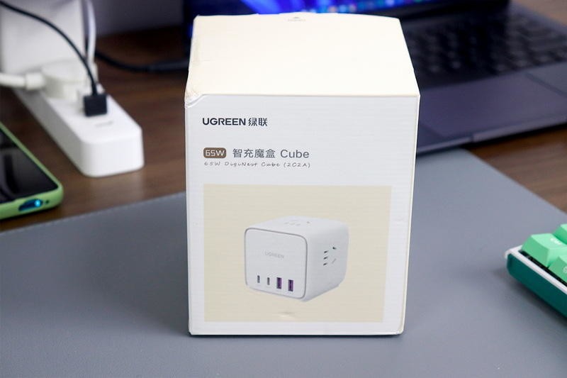 桌搭超实用，4口快充与市电3插合体，绿联65W氮化镓智充魔盒体验