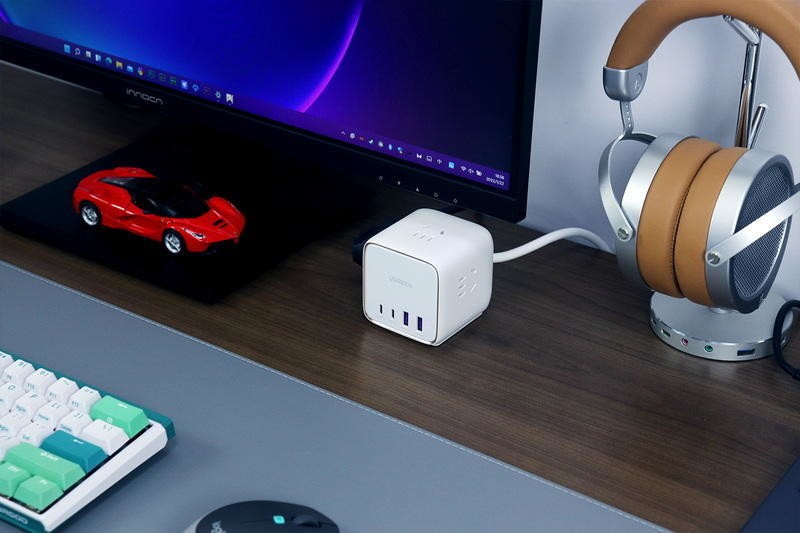 桌搭超实用，4口快充与市电3插合体，绿联65W氮化镓智充魔盒体验