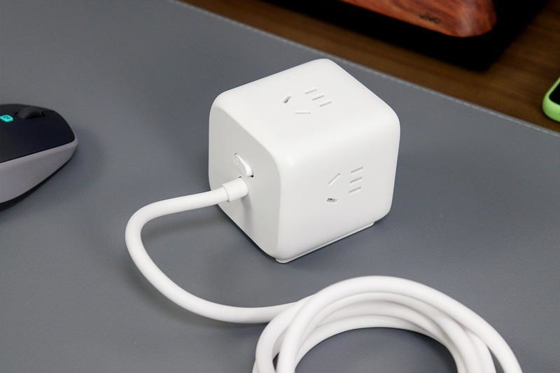桌搭超实用，4口快充与市电3插合体，绿联65W氮化镓智充魔盒体验
