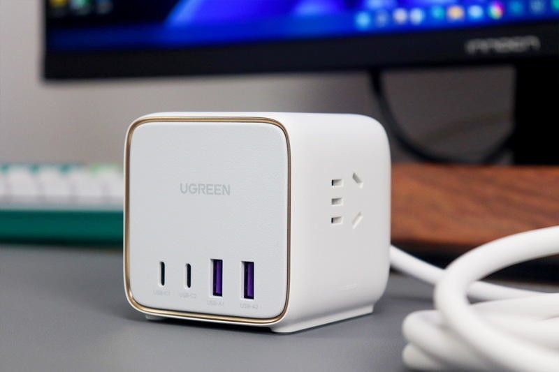 桌搭超实用，4口快充与市电3插合体，绿联65W氮化镓智充魔盒体验