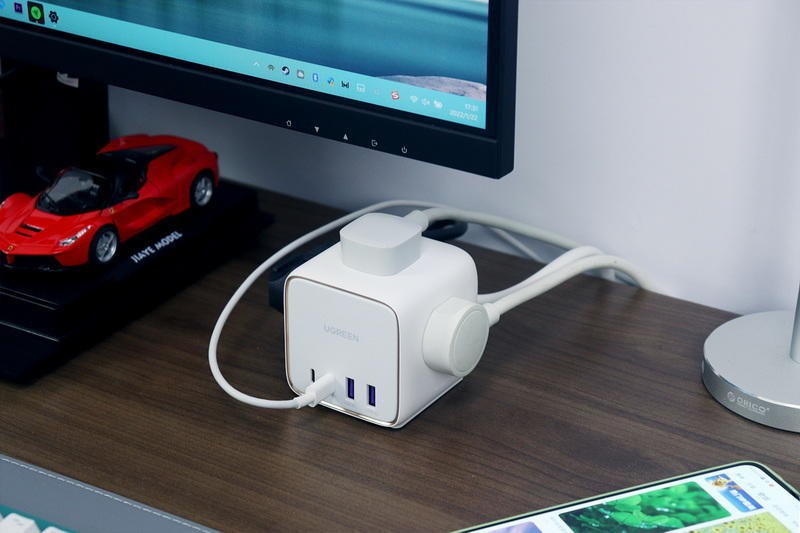 桌搭超实用，4口快充与市电3插合体，绿联65W氮化镓智充魔盒体验