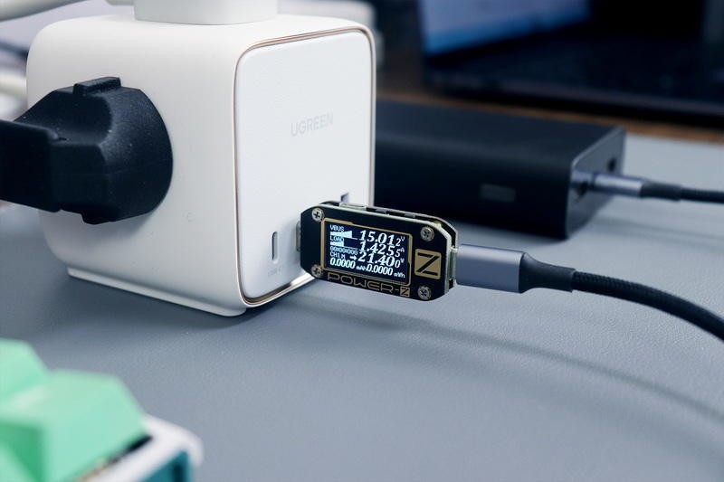 桌搭超实用，4口快充与市电3插合体，绿联65W氮化镓智充魔盒体验