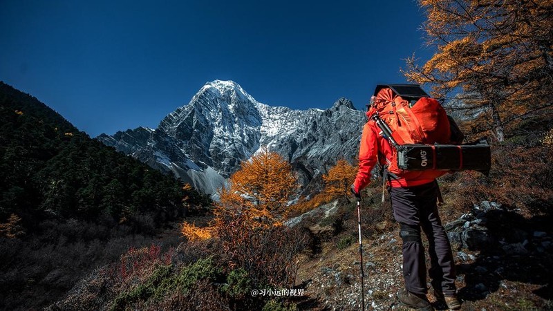 户外重装徒步，背了一款1.1kg重的轻型便携脚架-佳鑫悦AX-255C