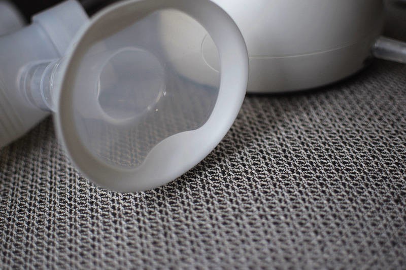 职场背奶妈妈的好帮手：羽轻UIQIN云感电动双边无痛吸奶器