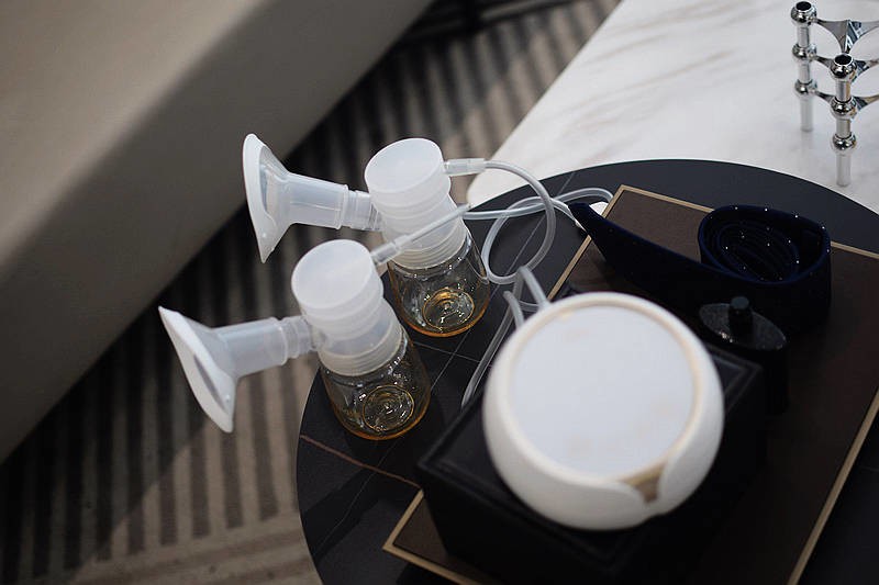 职场背奶妈妈的好帮手：羽轻UIQIN云感电动双边无痛吸奶器