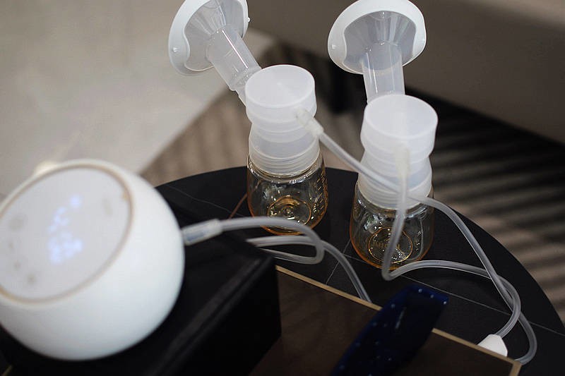 职场背奶妈妈的好帮手：羽轻UIQIN云感电动双边无痛吸奶器