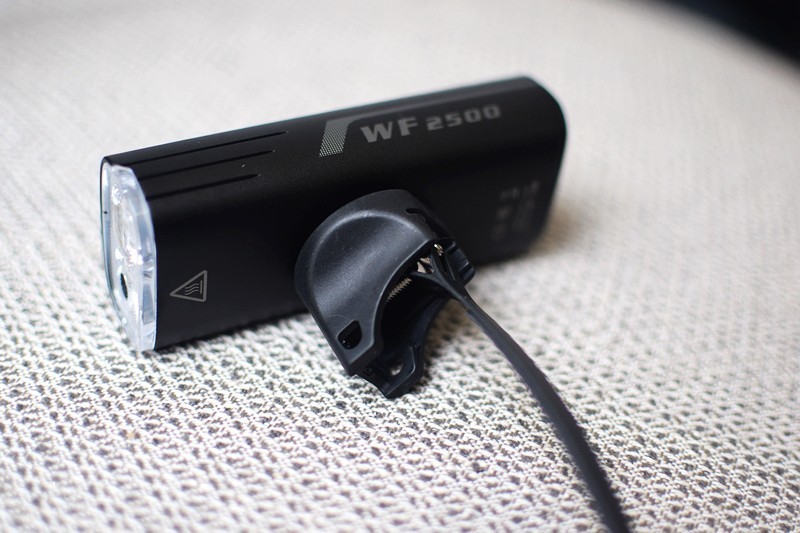 远近光设计 搭配无线遥控 迈极炫WF2500自行车灯