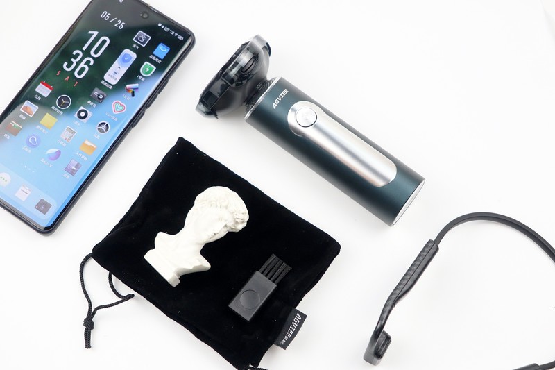 给你最丝滑的极限剃须体验——非常规的发烧性能未野剃须刀MAX