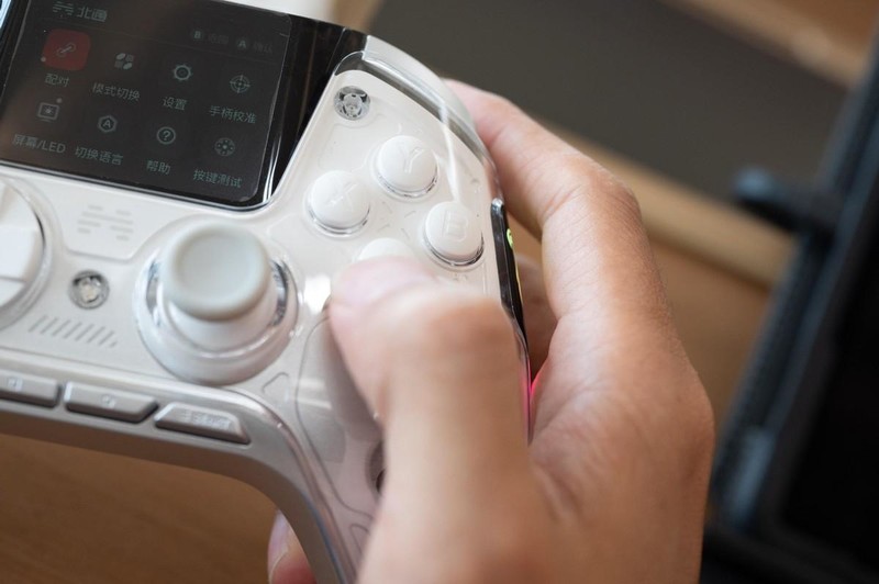 配置出众的智能手柄，北通鲲鹏50，玩家的战斗好搭档