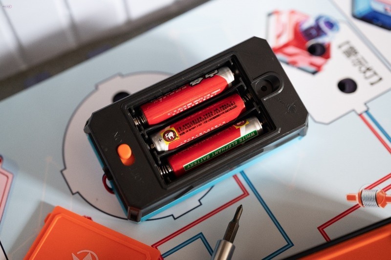 让孩子们动手又动脑，用学优马电子积木，探索电路的奥秘