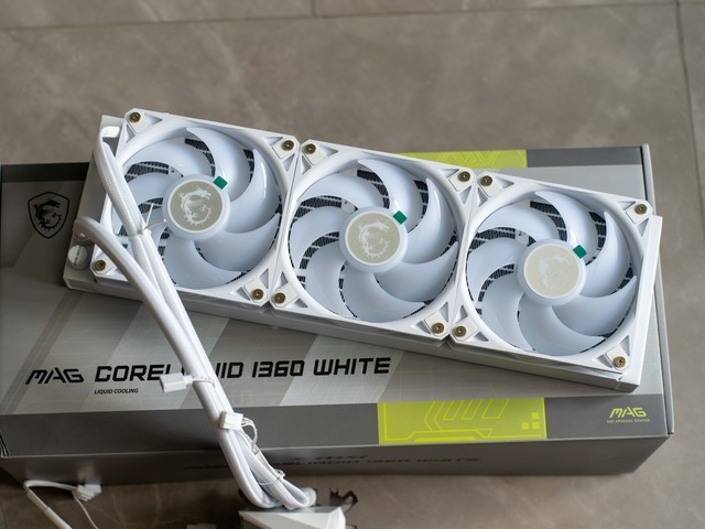 U9 285K降温5度，微星寒冰I360水冷偏移扣具对比测试