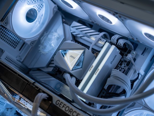 U9 285K降温5度，微星寒冰I360水冷偏移扣具对比测试