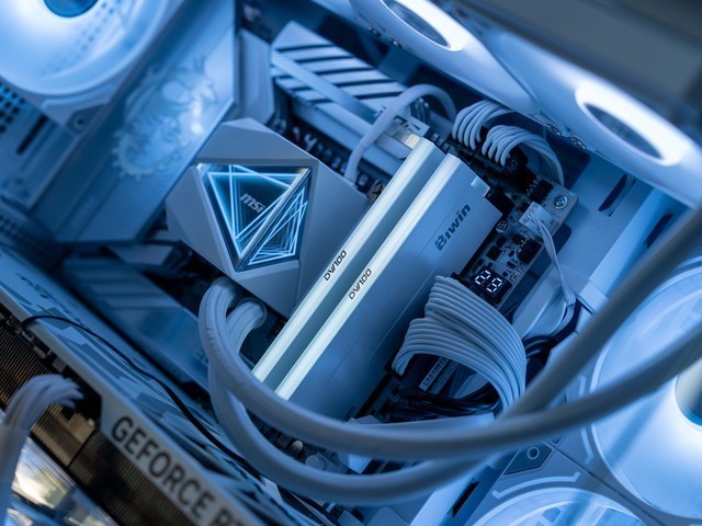 U9 285K降温5度，微星寒冰I360水冷偏移扣具对比测试