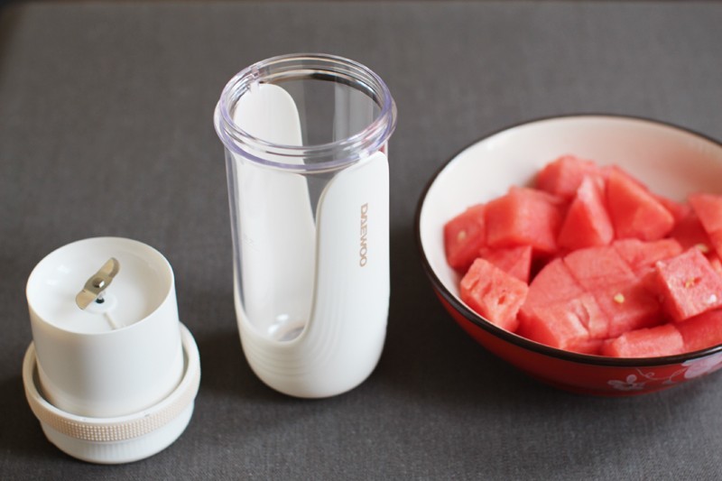 20秒做一杯果汁是种什么体验：说说新到手的大宇榨汁杯