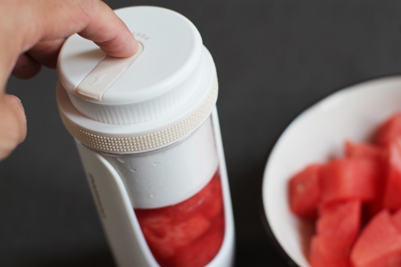 20秒做一杯果汁是种什么体验：说说新到手的大宇榨汁杯