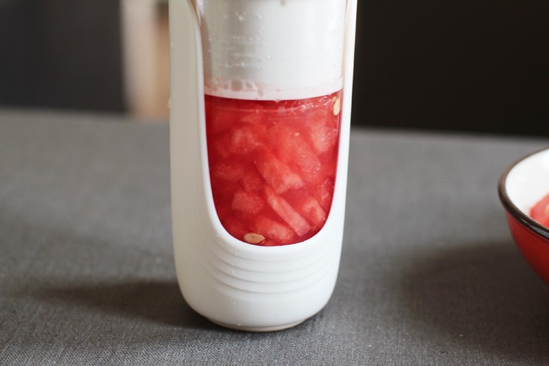 20秒做一杯果汁是种什么体验：说说新到手的大宇榨汁杯