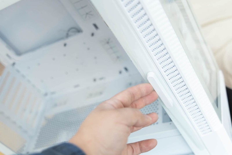 配置全面，优化合理，微星刀锋100R中塔机箱使用体验