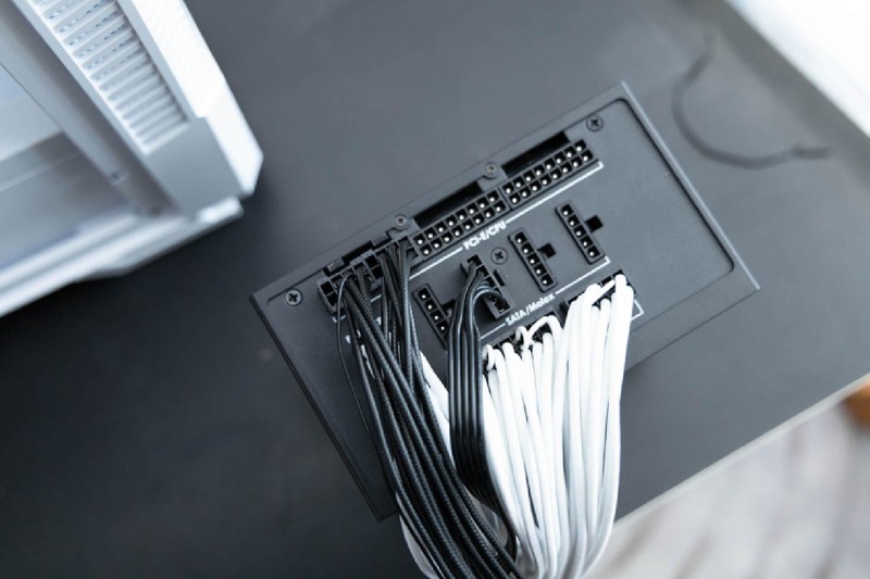 配置全面，优化合理，微星刀锋100R中塔机箱使用体验