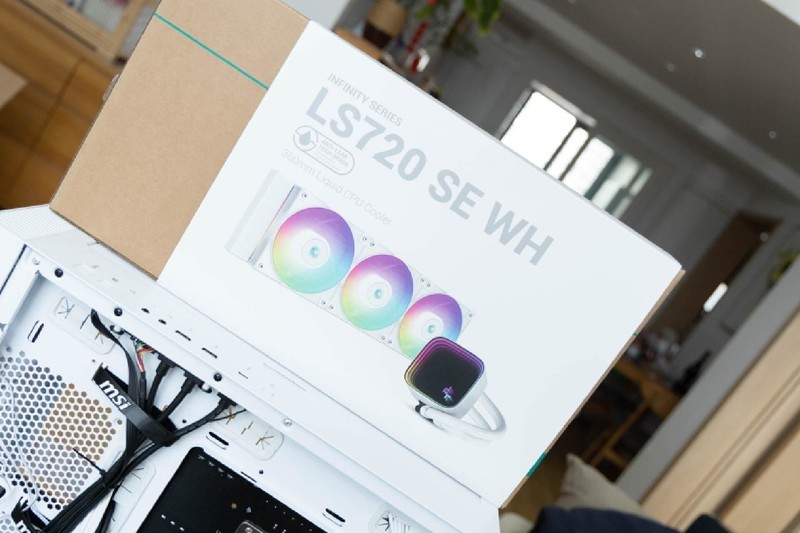 配置全面，优化合理，微星刀锋100R中塔机箱使用体验