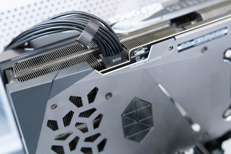 配置全面，优化合理，微星刀锋100R中塔机箱使用体验