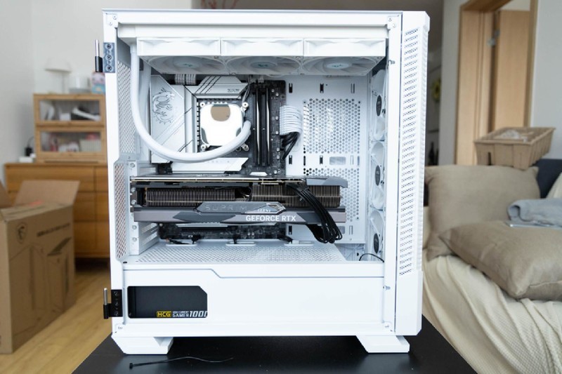 配置全面，优化合理，微星刀锋100R中塔机箱使用体验