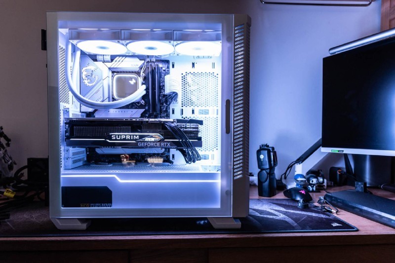 配置全面，优化合理，微星刀锋100R中塔机箱使用体验