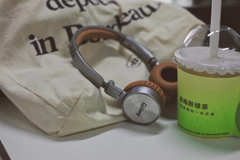 OOTD复古穿搭 | 头戴式耳机千禧辣妹潮男装备，被复古耳机种草啦