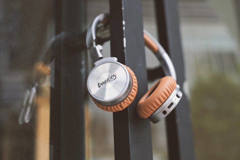 OOTD复古穿搭 | 头戴式耳机千禧辣妹潮男装备，被复古耳机种草啦