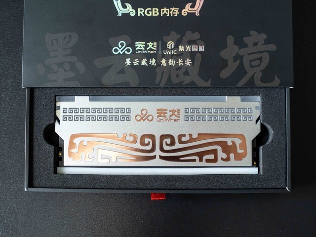 Z890轻松超频8000MHz，紫光国芯云彣DDR5 7200墨云藏境内存体验分享