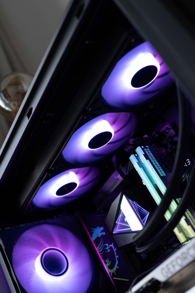 Z890轻松超频8000MHz，紫光国芯云彣DDR5 7200墨云藏境内存体验分享