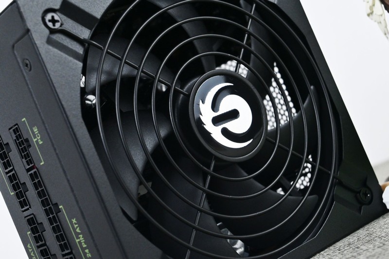 长城猎金部落F8 850W白金牌ATX3.1电源开箱：白金效率+柔软压纹线