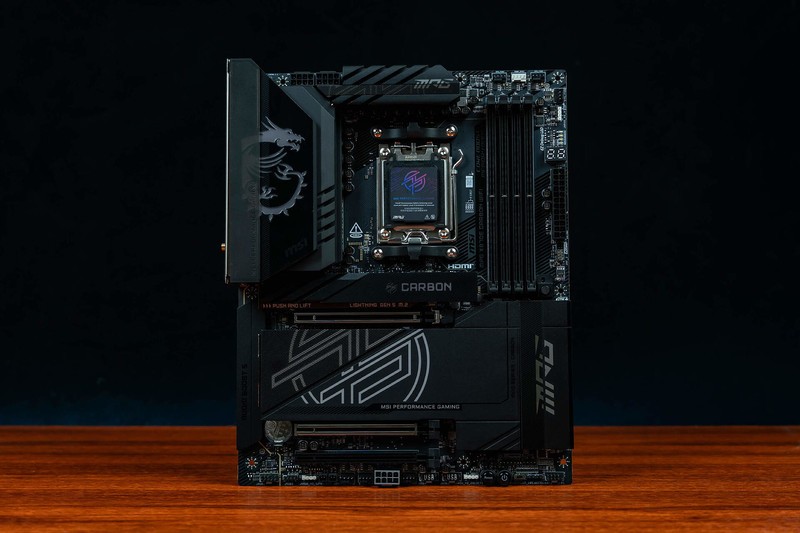 9800X3D的黄金搭档，CPU内存一键超频，微星MPG X870E 暗黑主板体验