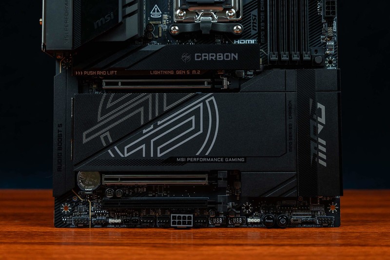 9800X3D的黄金搭档，CPU内存一键超频，微星MPG X870E 暗黑主板体验