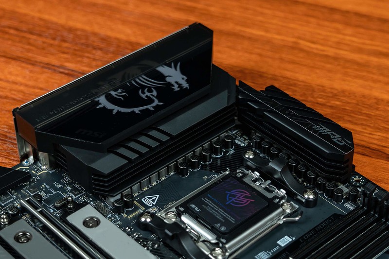 9800X3D的黄金搭档，CPU内存一键超频，微星MPG X870E 暗黑主板体验