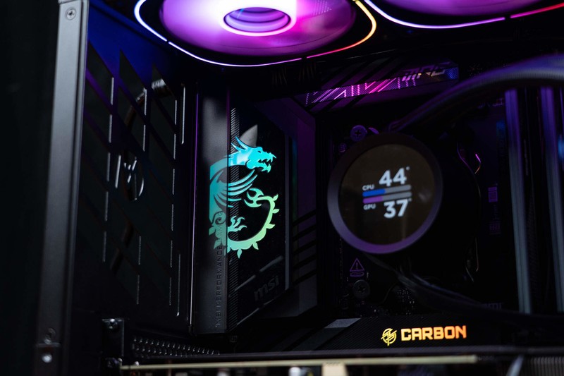 9800X3D的黄金搭档，CPU内存一键超频，微星MPG X870E 暗黑主板体验