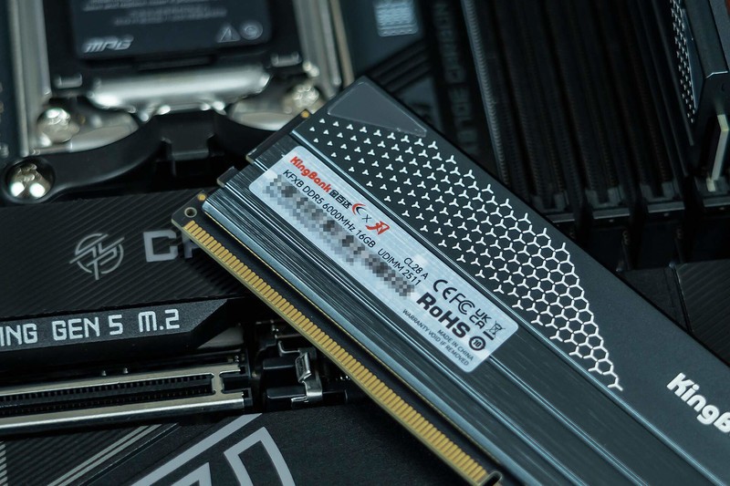 9800X3D的黄金搭档，CPU内存一键超频，微星MPG X870E 暗黑主板体验