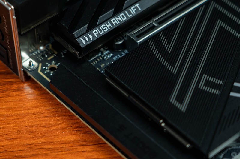 9800X3D的黄金搭档，CPU内存一键超频，微星MPG X870E 暗黑主板体验