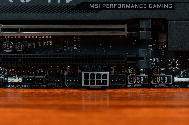 9800X3D的黄金搭档，CPU内存一键超频，微星MPG X870E 暗黑主板体验