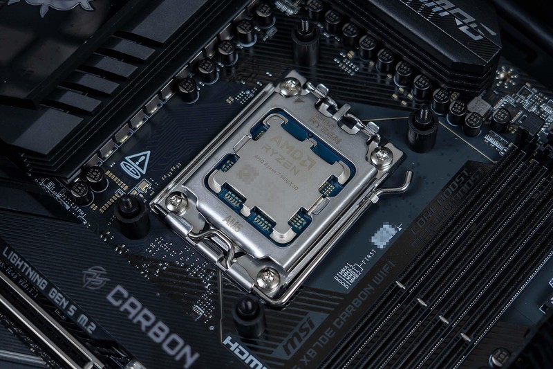 9800X3D的黄金搭档，CPU内存一键超频，微星MPG X870E 暗黑主板体验