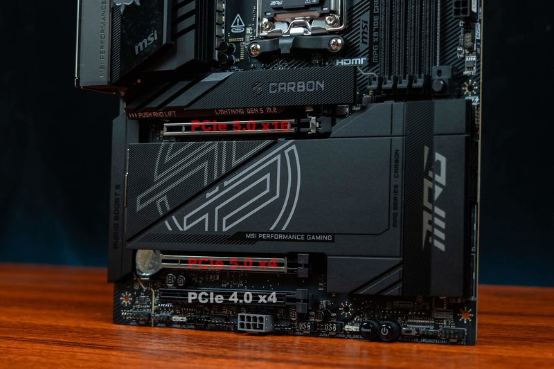 9800X3D的黄金搭档，CPU内存一键超频，微星MPG X870E 暗黑主板体验