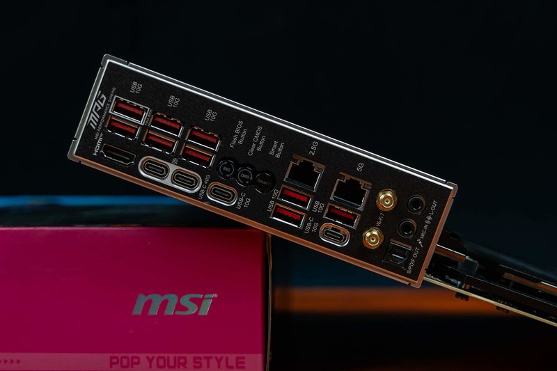 9800X3D的黄金搭档，CPU内存一键超频，微星MPG X870E 暗黑主板体验